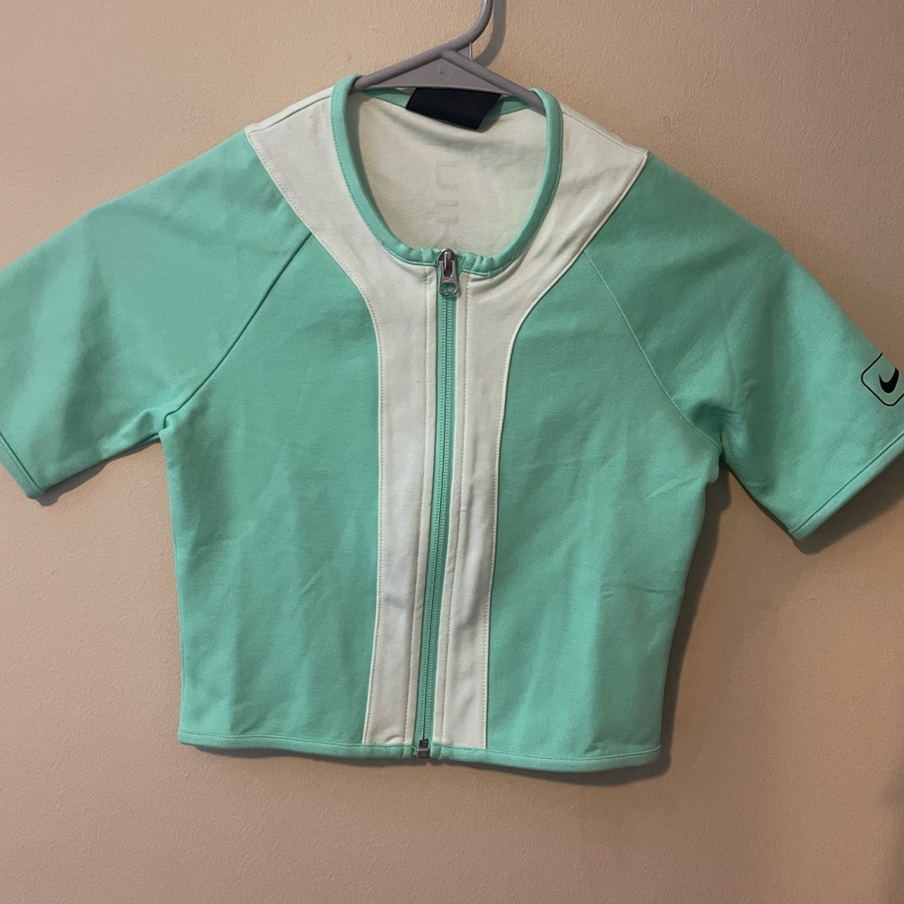Nike Women’s Sportswear Street Short Sleeve Crop - Picture 4 of 9